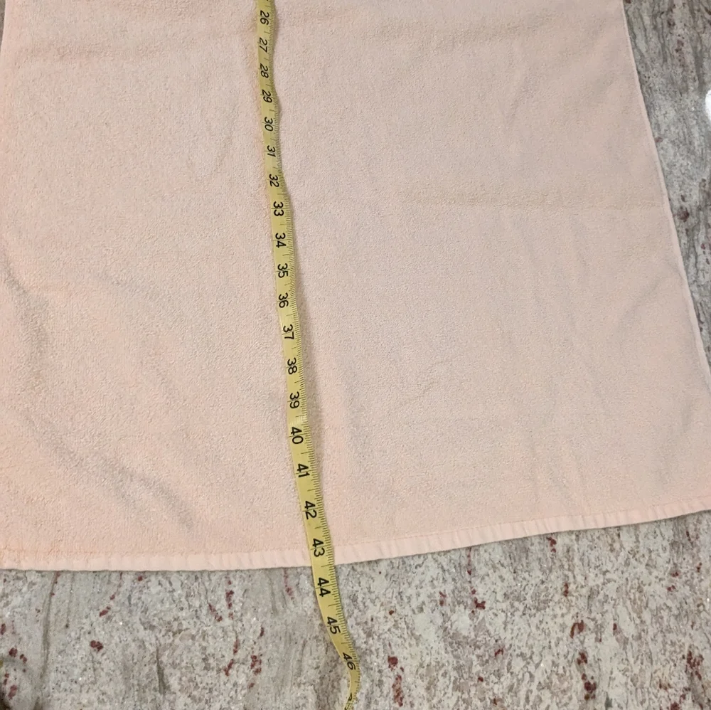 Vintage Peach Sea Shell Bath Towel Satin & Embroidered Trim Soft Scalloped EUC
